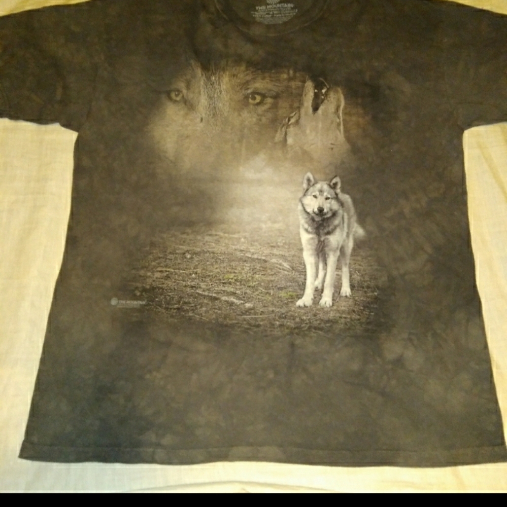 The Mountain wolf howling T Shirt Sz XL